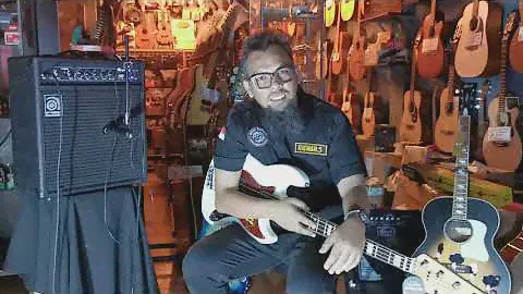 AMPEG vs CORT Ampli Bass buat latihan/akustikan by Radhiansyuhada